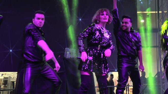 İrem Derici yeni imajıyla şaşırttı - Resim: 2