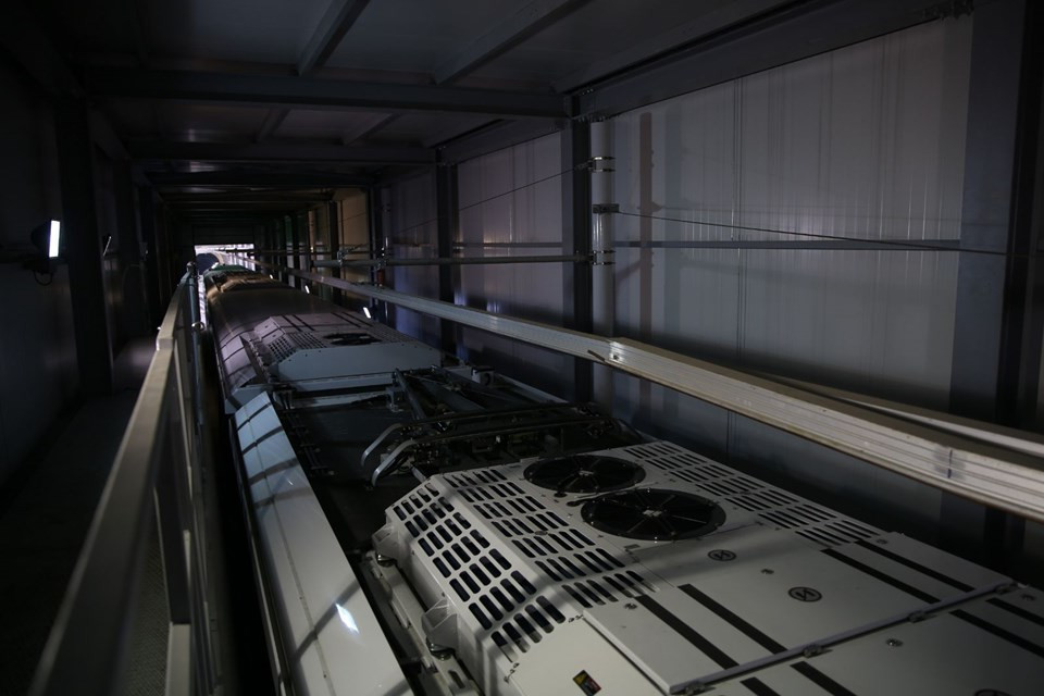 İstanbul'da Kabataş-Mahmutbey metro hattında ilk araç raya indi
