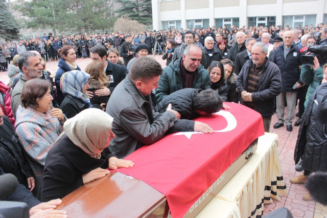 Üniversitede öldürülen Ceren Damar'a yürek yakan veda