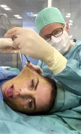 Ünlü ismin estetik operasyonundan olay görüntüler