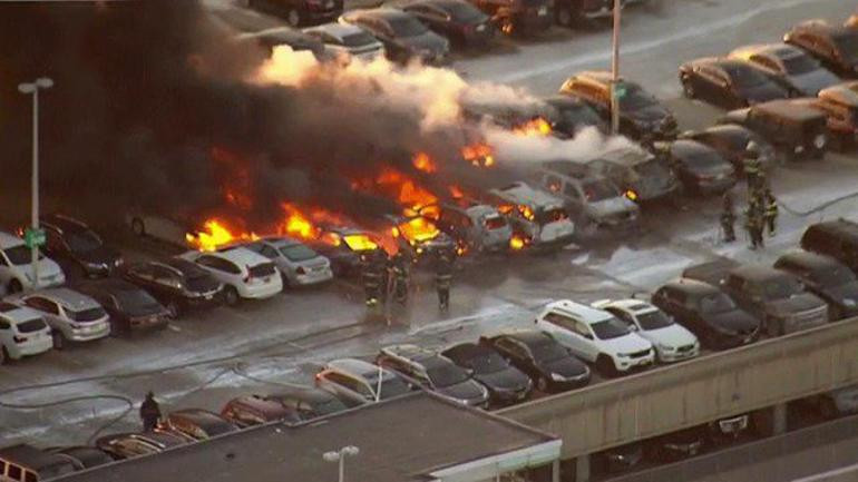 ABD havaalanı otoparkında yangın