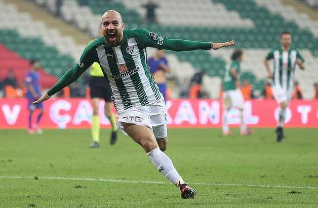 Kulüpsüz kalan Türk futbolcular!