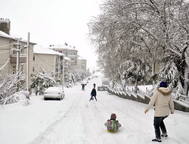 İstanbul'un iki ilçesi kar altında ! Beyaza büründü...