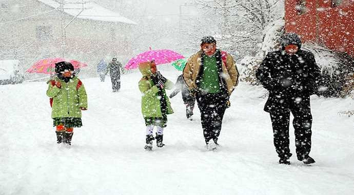 Eğitime kar engeli ! 24 ilde okullar tatil edildi