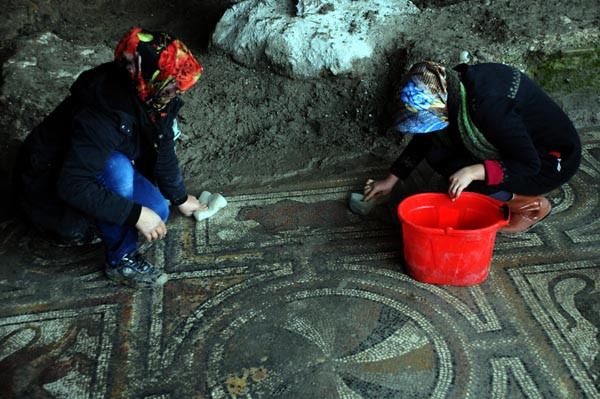 Binlerce yıllık mozaikte dikkat çeken figür! - Resim: 4