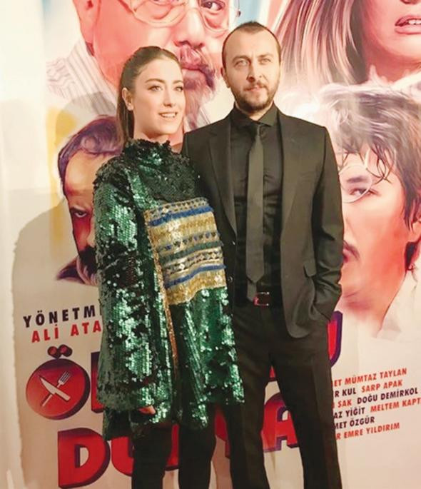 Hazal Kaya ile Ali Atay evleniyor ! İşte düğün davetiyesi