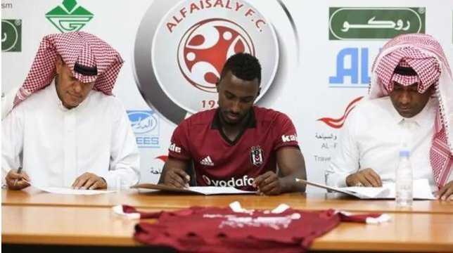 Futbol tarihinin ilginç imza törenleri
