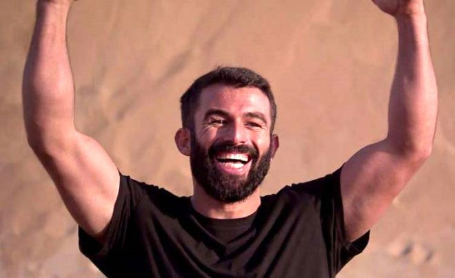 Nereden nereye ! Turbo Turabi'nin posteri Times Meydanı'nda...