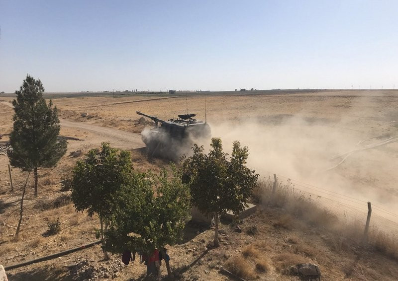 Barış Pınarı Harekatı'nda tanklar tozu dumana kattı