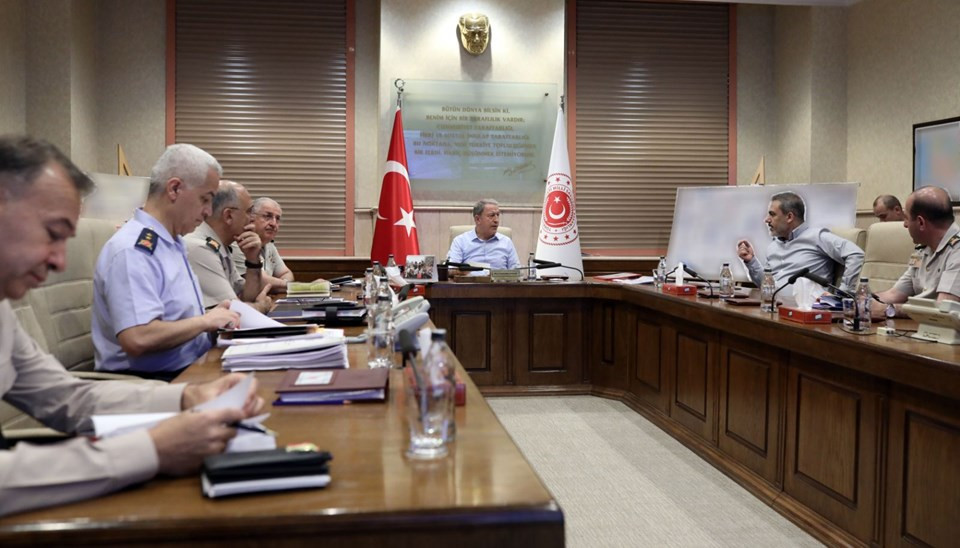 Bakan Akar, komutanlar ve MİT Başkanı'ndan harekat toplantısı