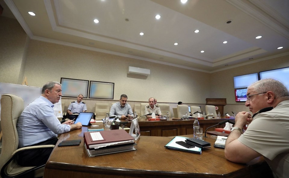 Bakan Akar, komutanlar ve MİT Başkanı'ndan harekat toplantısı