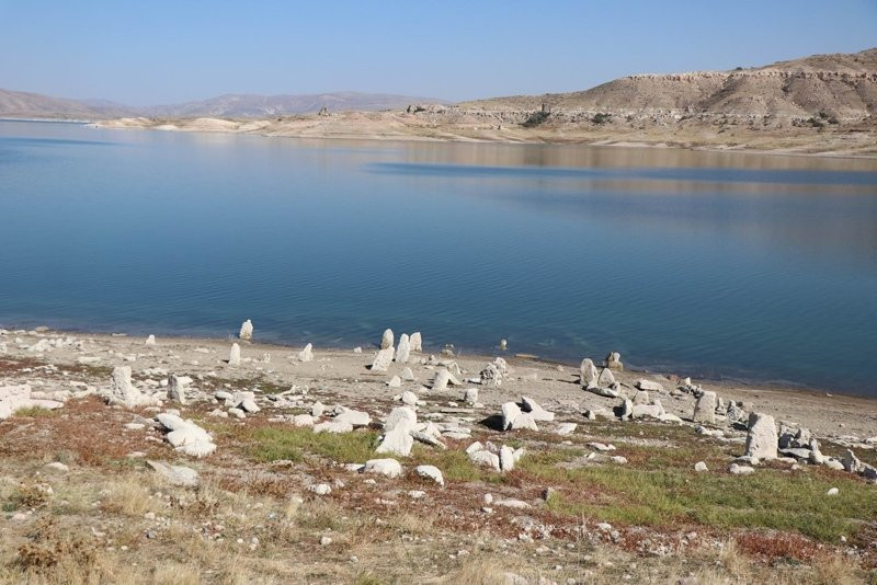 Baraj suyu çekilince ortaya çıktı