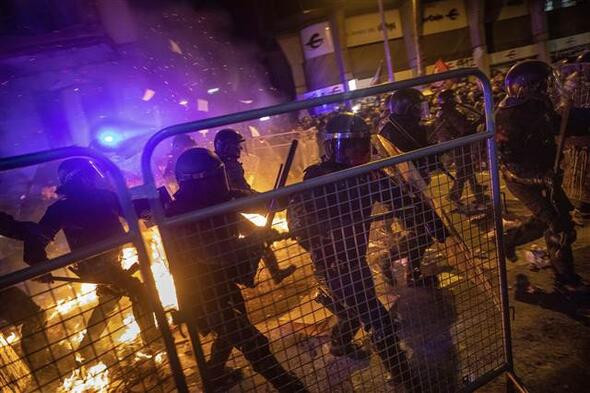 İspanya'da sokaklar savaş alanına döndü