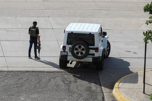 Ünlü uyuşturucu baronunun oğlu, sokaklar karışınca serbest bırakıldı