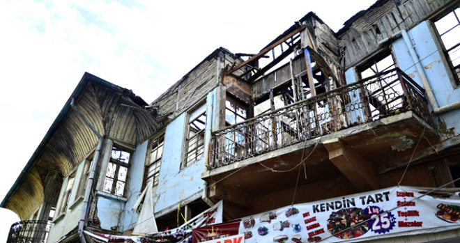 Şener Şen'in doğduğu ev çürümeye terk edildi