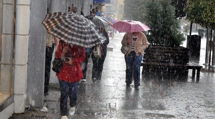 İzmir'de sağanak ve fırtına uyarısı !