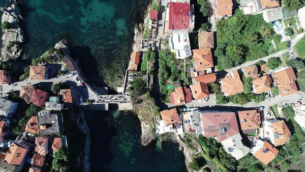 Amasra Kalesi'nin altındaki kayalıklar çöktü