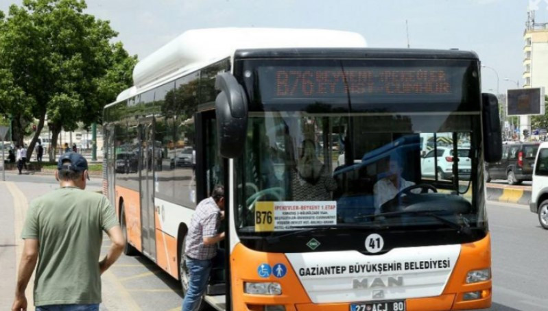 Öğrencilere indirimli ulaşıma AK Partililer engel oldu