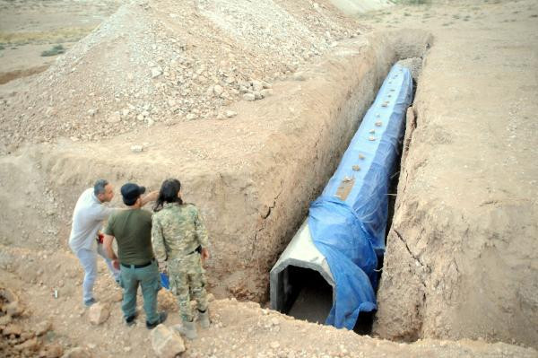 YPG'li teröristler Tel Abyad'ı köstebek yuvasına çevirmiş