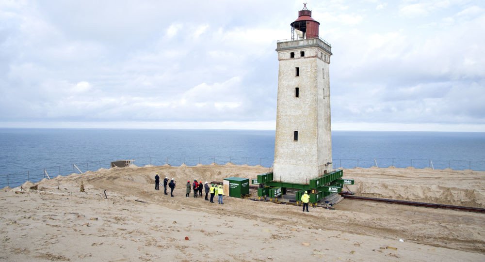 120 yıllık deniz fenerini böle taşıyorlar