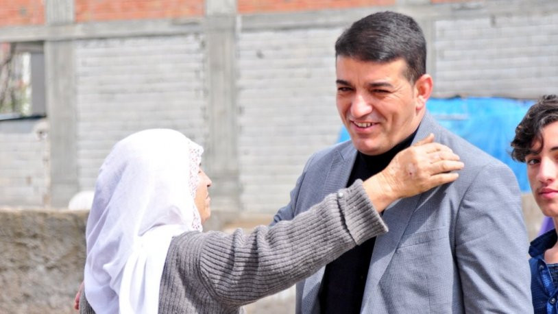 Bismil Belediye Başkanı Orhan Ayaz adli kontrolle serbest bırakıldı