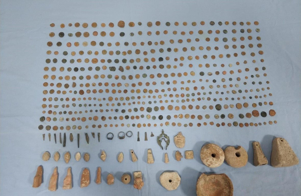 İzmir'de tarihi eser kaçakçılığı operasyonu! 496 tarihi eser...