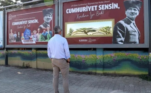 İzmir'de herkesi şaşırtan 29 Ekim billboard'u