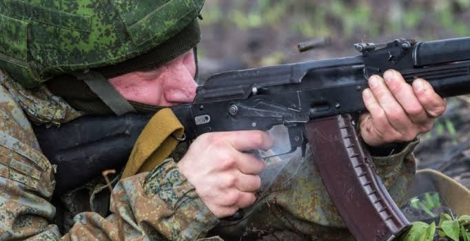 Rusya'da askeri üste saldırı! Sekiz asker öldü