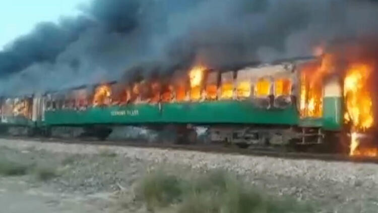 Trende korkunç yangın: 62 kişi hayatını kaybetti