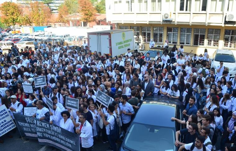 Çapa Tıp Fakültesi'nde eylem: Geçit vermeyeceğiz