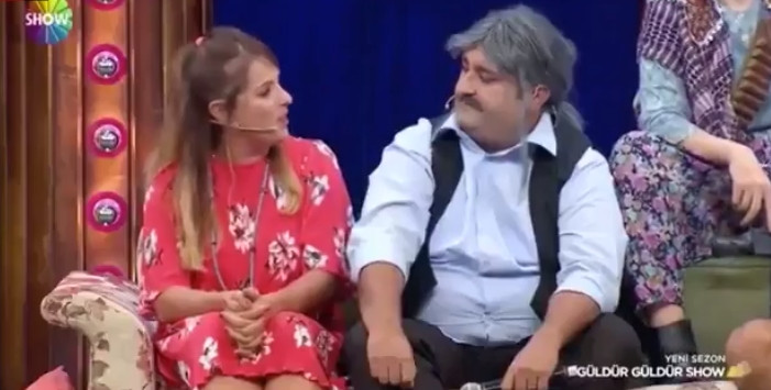 Güldür Güldür'de alkış tufanı koparan kadına şiddet göndermesi