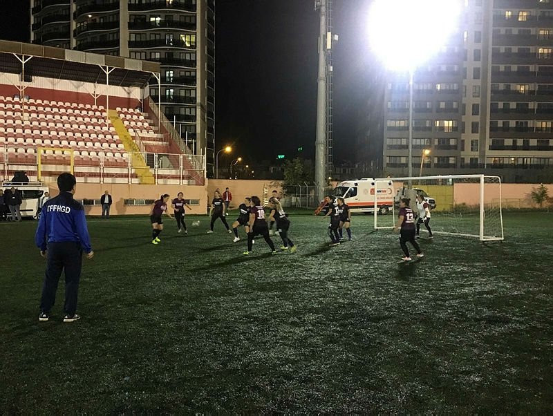 İstanbul'da kadınlar sahaya indi; Kadına Şiddete Hayır!