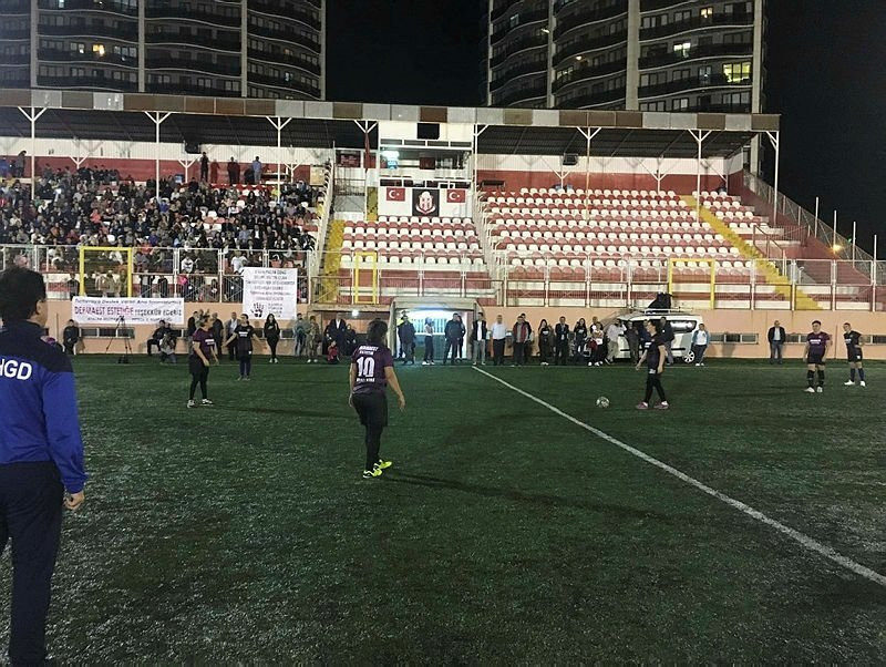 İstanbul'da kadınlar sahaya indi; Kadına Şiddete Hayır!