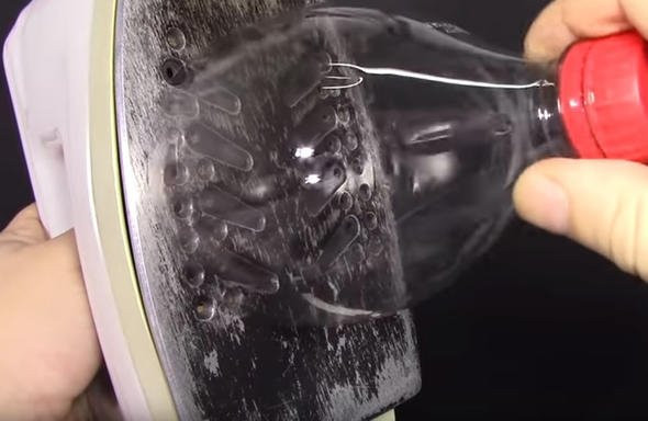 Kola şişesine ütü bastı! Ortaya çıkan sonuç inanılmaz