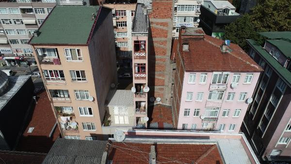 İzmit'te görenleri şaşkına çeviren bina