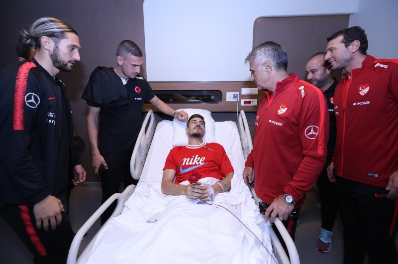 Milli takımdan Dorukhan Toköz'e geçmiş olsun ziyareti - Resim: 4