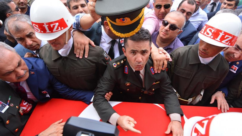 Yarbay Mehmet Alkan'a ''Reis senden özür bekliyor'' notu