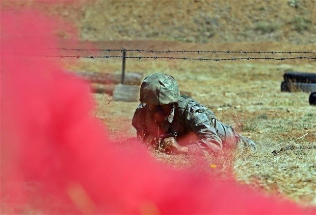 Türk komandosunun eğitimi nefes kesti