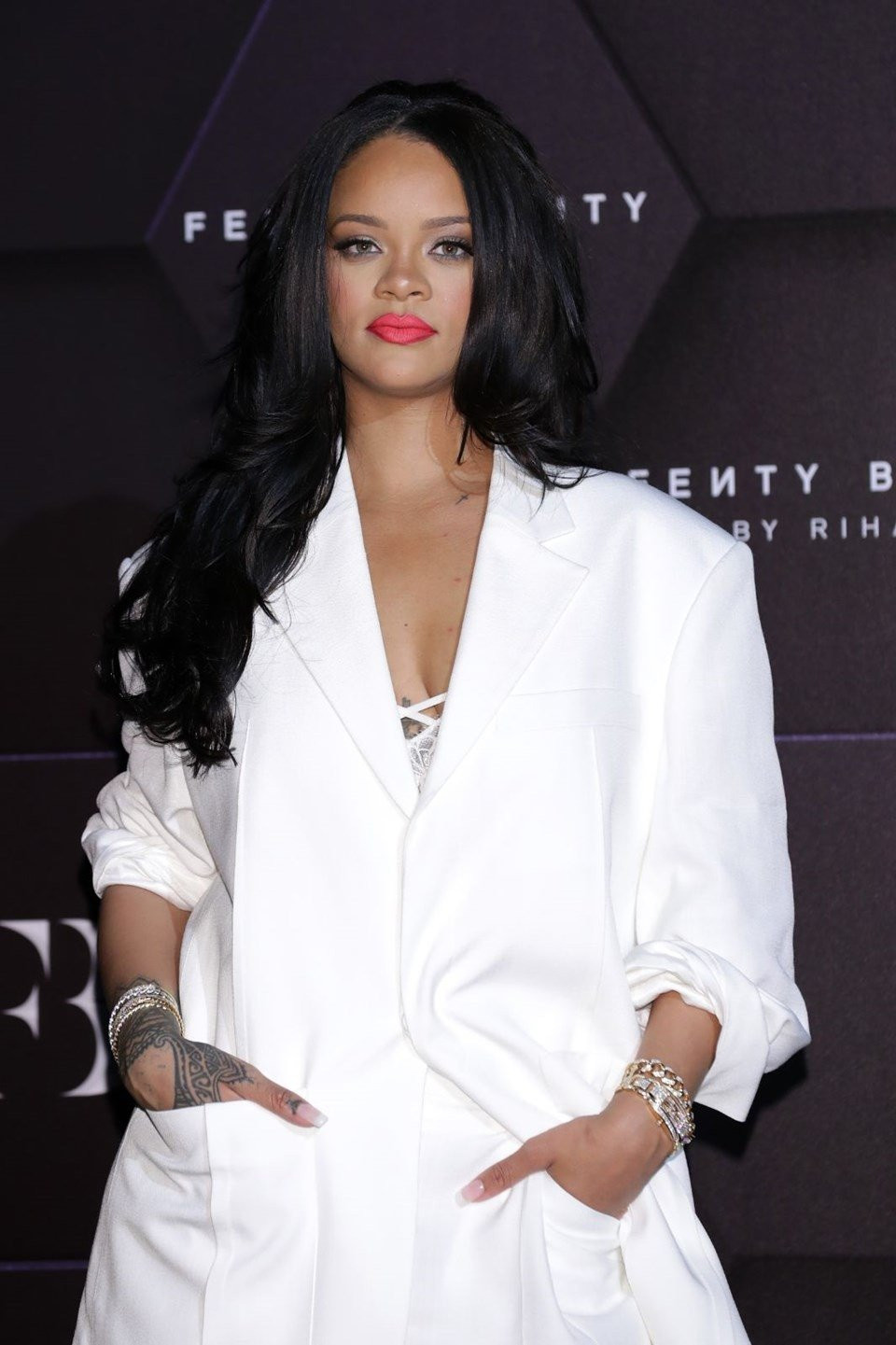 Rihanna’nın hayatı kitap oldu