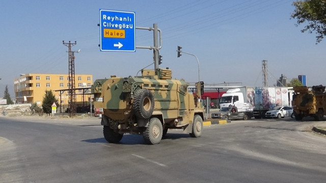 Suriye sınırına komando ve zırhlı araç sevkiyatı