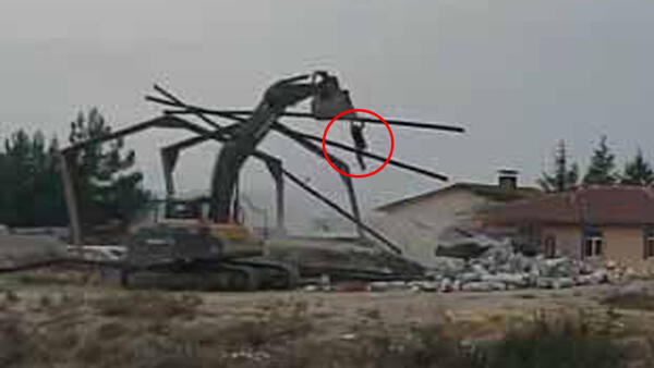 Karaman'da yıkım sırasında korkunç kaza ! O anlar kamerada
