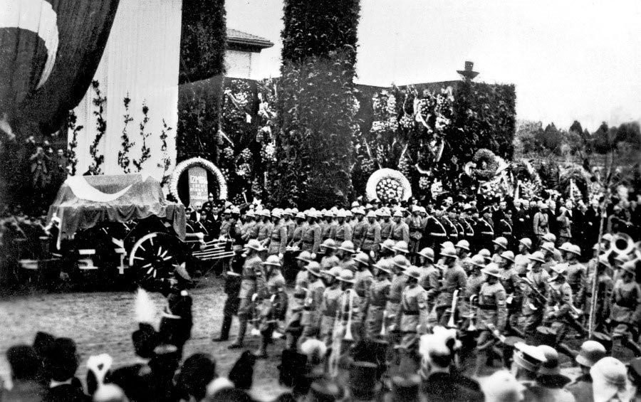 10 Kasım 1938'de Atatürk'ün vefatında yayınlanan fotoğraflar