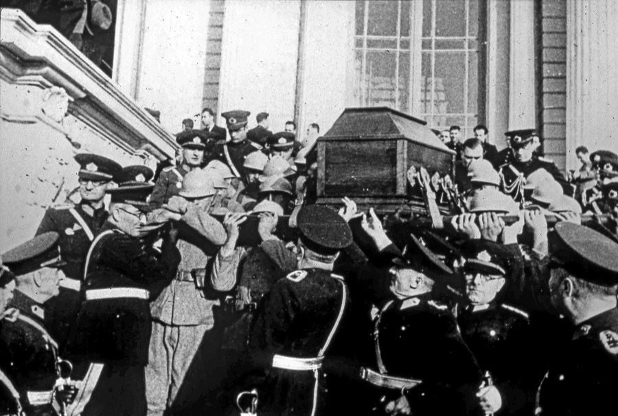 10 Kasım 1938'de Atatürk'ün vefatında yayınlanan fotoğraflar