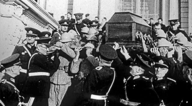 10 Kasım 1938'de Atatürk'ün vefatında yayınlanan fotoğraflar - Resim: 10