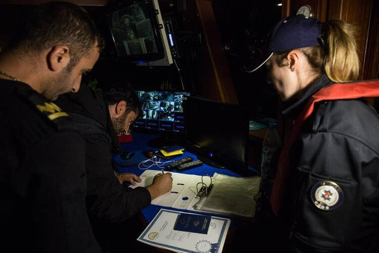 İstanbul Boğazı'nda sigara ve nargile denetimi