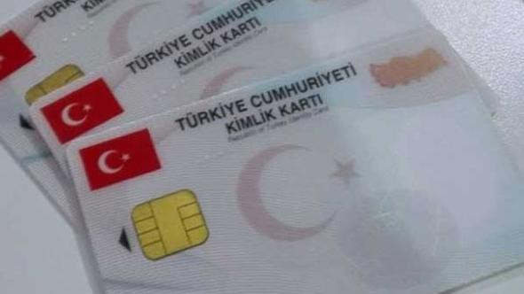 Yenilenen kimlik kartlarıyla ATM'lerden para çekilebilecek