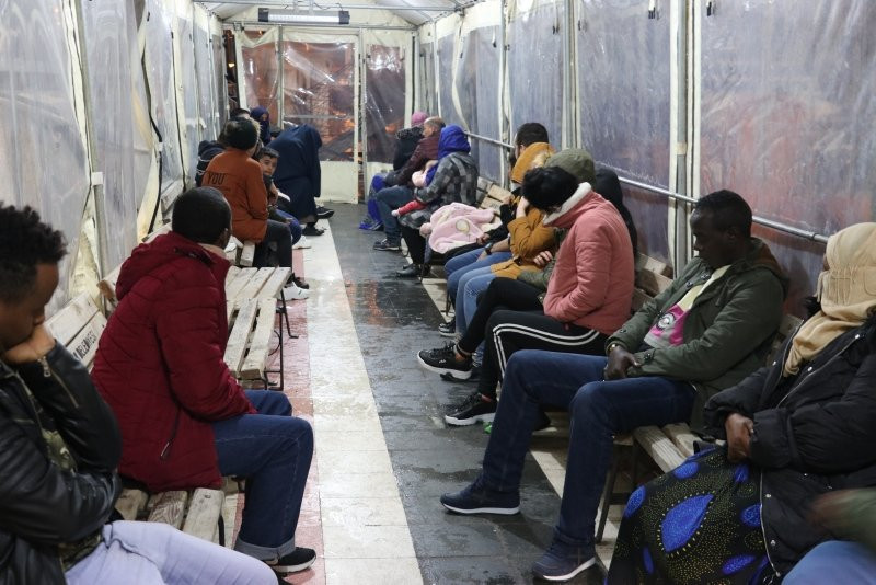 Yunan güvenlik güçlerinin 'düzensiz göçmen teknesi'ne ateş açtı