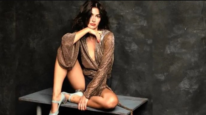 Nesrin Cavadzade'den cesur pozlar
