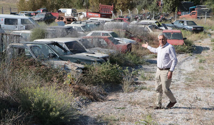 Yediemin otoparkına çekilen yüzlerce araç hurdaya döndü