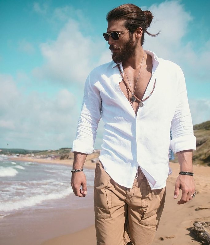 Can Yaman saçlarını satışa çıkardı